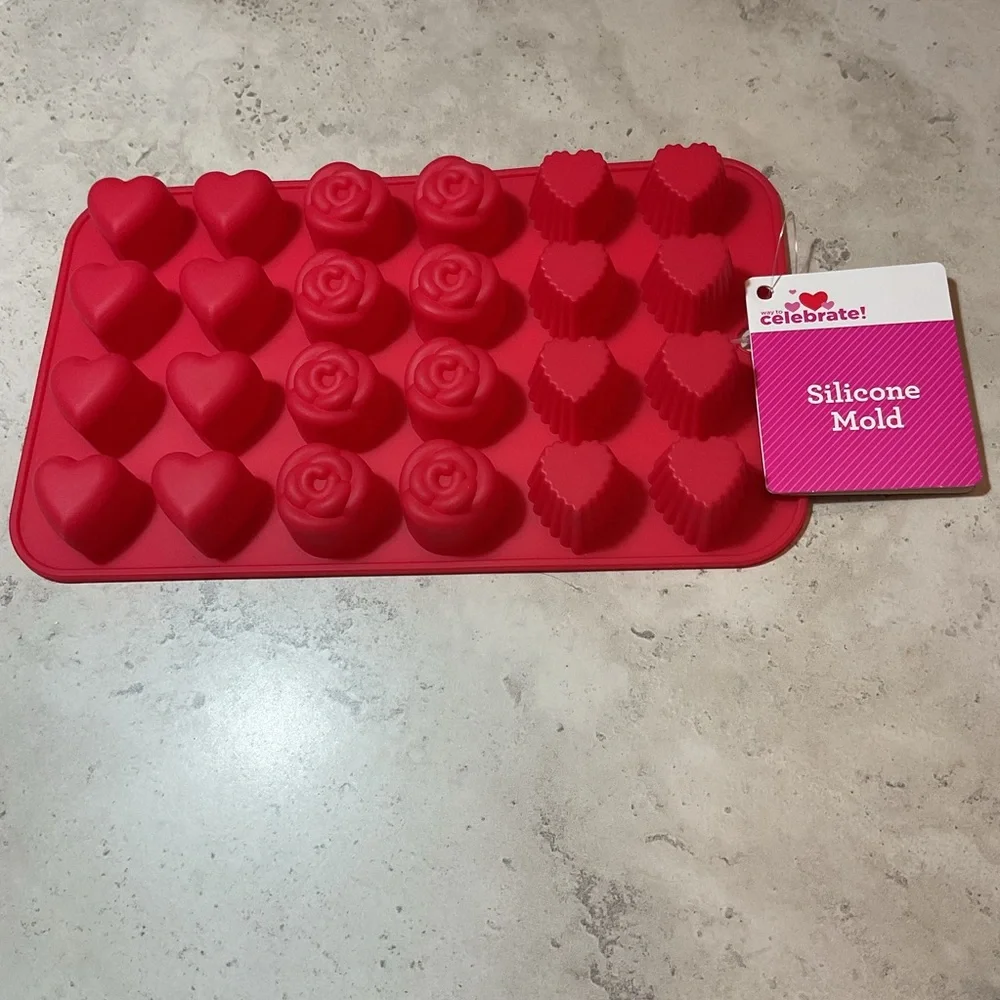 NWT Red Silicone Baking Mold Hearts & Flowers Valentines Day candy, cookie molds
